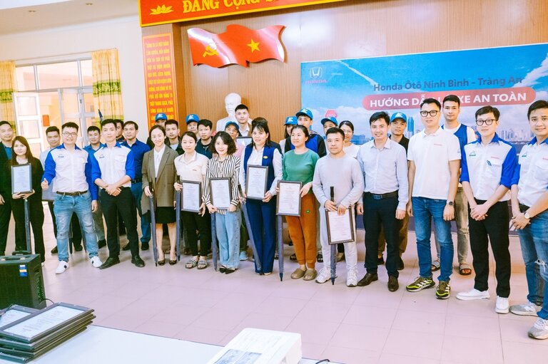 Chúc mừng chương trình HƯỚNG DẪN LÁI XE AN TOÀN" diễn ra thành công tốt đẹp.